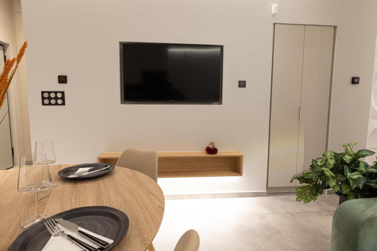 Billmar Luxury Apartment In The Center Of ยีธิโอ ภายนอก รูปภาพ